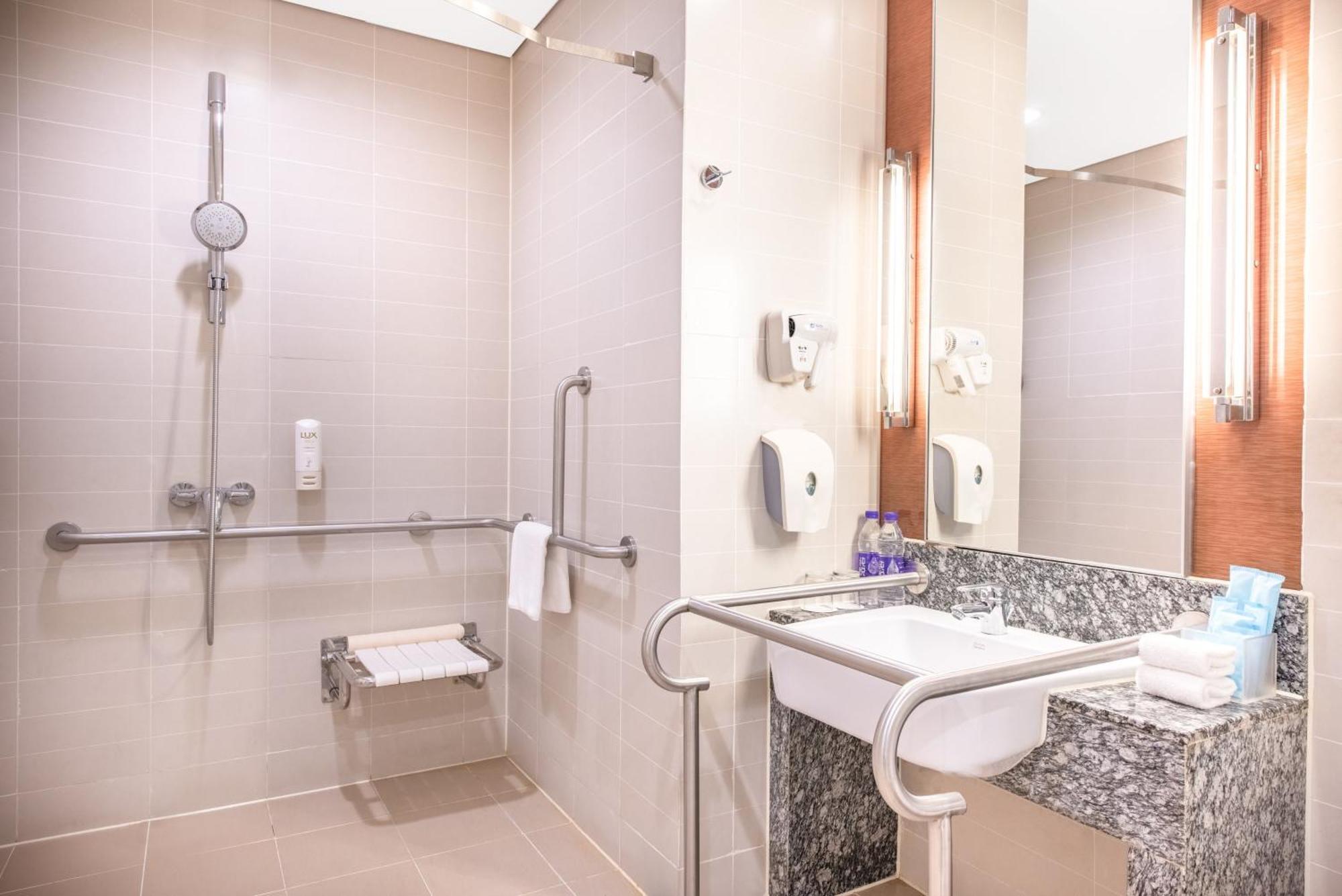 Queen Room - Accessible,1654266987:JPEG